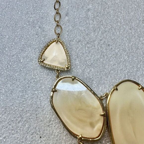 Stella & Dot Fiona Bib Necklace Gold & Ivory 16" + 2" Extender EUC - Picture 4 of 12